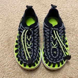 Keen UNEEK kids bungee water sandals, Size 2